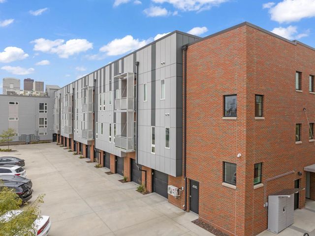 400 SW 7th Street 201, Des Moines, IA 50309