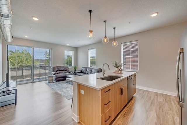 400 SW 7th Street 201, Des Moines, IA 50309