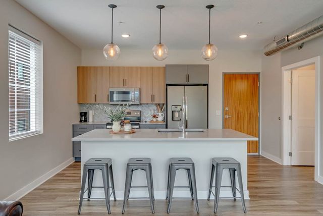 400 SW 7th Street 201, Des Moines, IA 50309