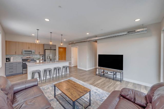 400 SW 7th Street 201, Des Moines, IA 50309