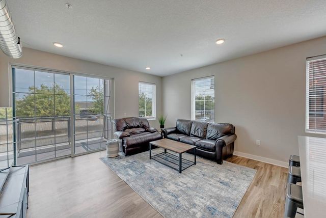 400 SW 7th Street 201, Des Moines, IA 50309