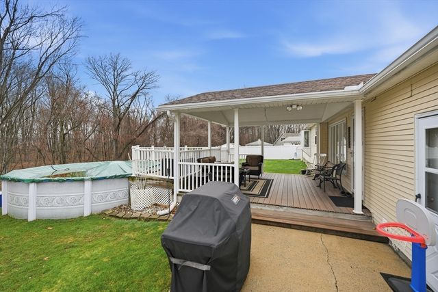 56 Longwood Dr, Chicopee, MA 01020