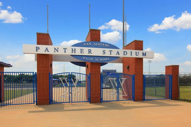 1537 Thicket Hill Drive, Van Alstyne, TX 75495