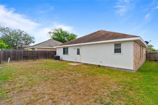 7937 Wolf Dr, Corpus Christi, TX 78414