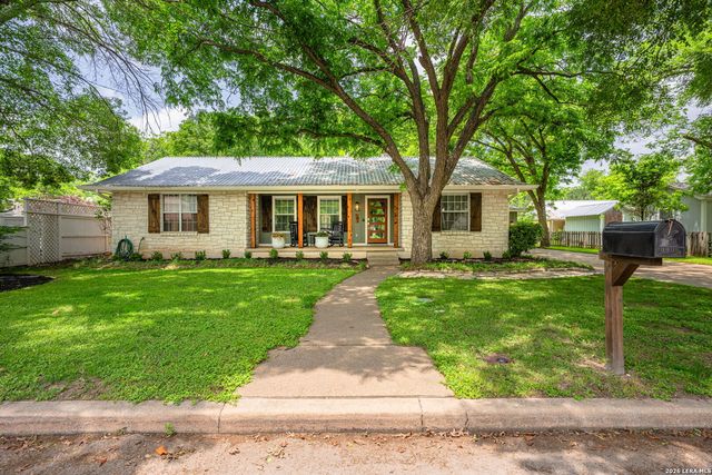 506 N LINCOLN ST, Fredericksburg, TX 78624