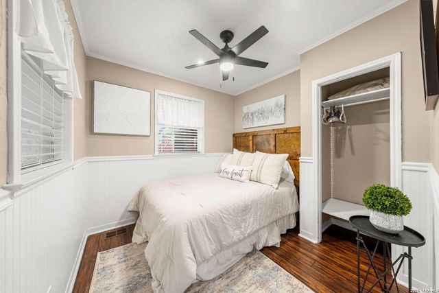 506 N LINCOLN ST, Fredericksburg, TX 78624