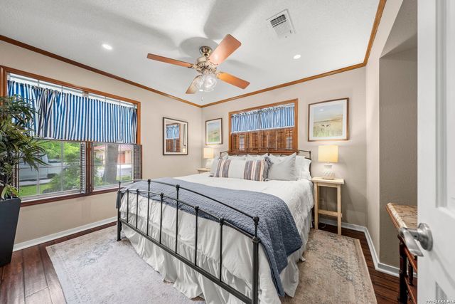 506 N LINCOLN ST, Fredericksburg, TX 78624