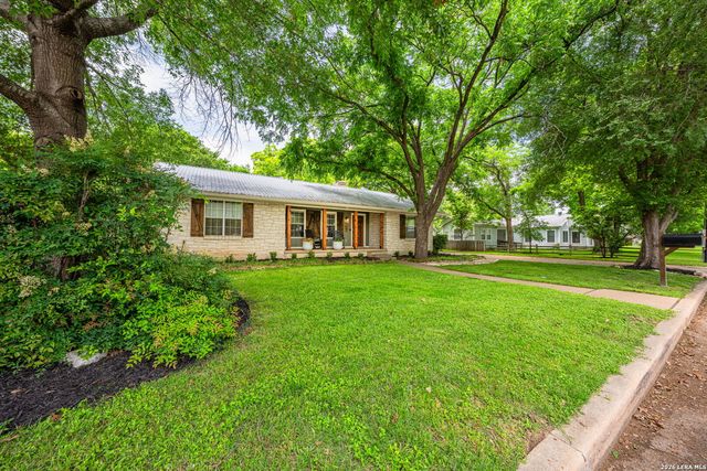 506 N LINCOLN ST, Fredericksburg, TX 78624