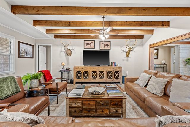 506 N LINCOLN ST, Fredericksburg, TX 78624