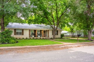 506 N LINCOLN ST, Fredericksburg, TX 78624