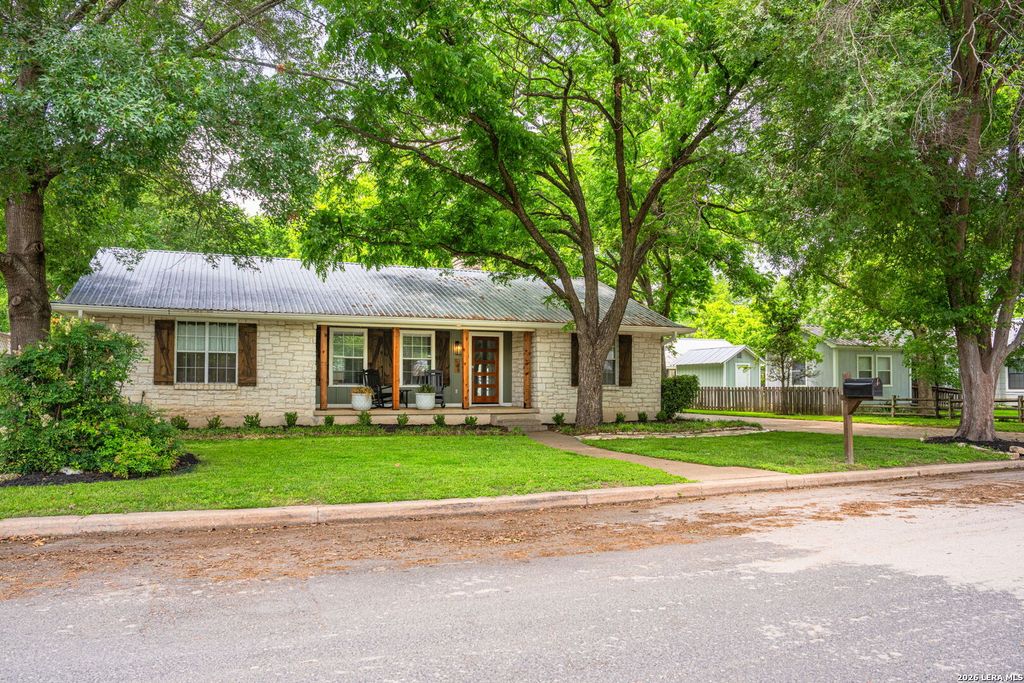 506 N LINCOLN ST, Fredericksburg, TX 78624
