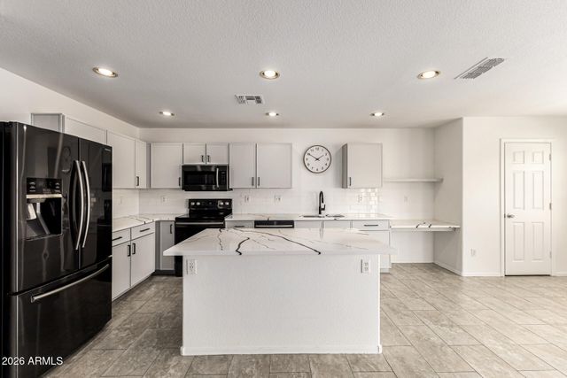3216 W MOLLY Lane, Phoenix, AZ 85083