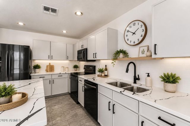 3216 W MOLLY Lane, Phoenix, AZ 85083