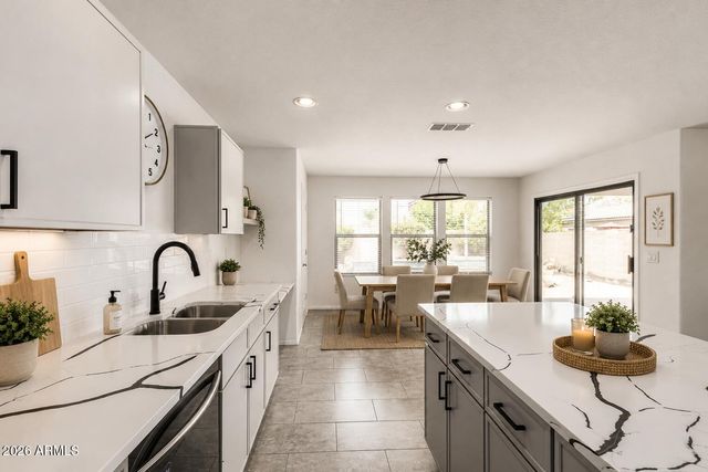 3216 W MOLLY Lane, Phoenix, AZ 85083