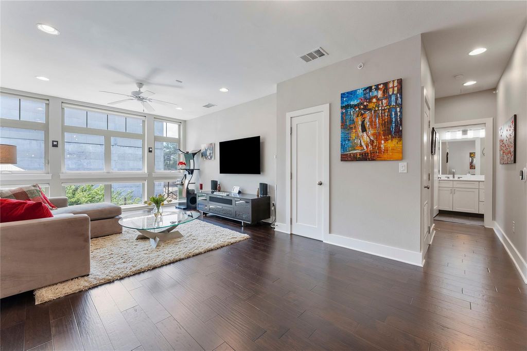 908 Nueces ST 31, Austin, TX 78701
