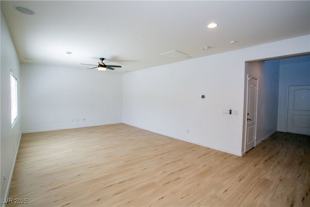 7927 Bartlett Peak Street, Las Vegas, NV 89166