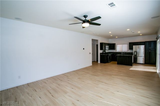 7927 Bartlett Peak Street, Las Vegas, NV 89166