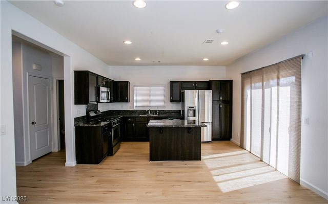 7927 Bartlett Peak Street, Las Vegas, NV 89166