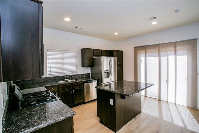 7927 Bartlett Peak Street, Las Vegas, NV 89166