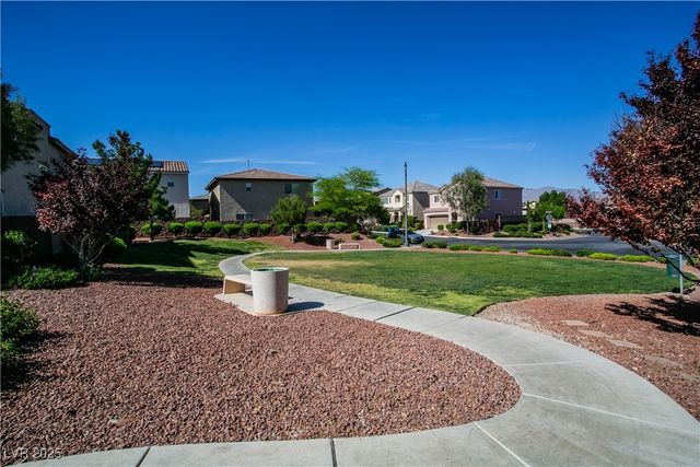 7927 Bartlett Peak Street, Las Vegas, NV 89166