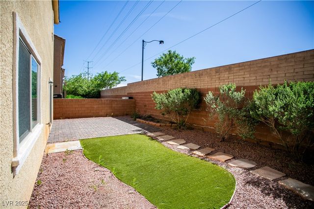 7927 Bartlett Peak Street, Las Vegas, NV 89166