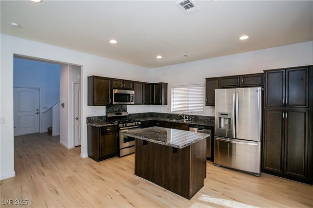 7927 Bartlett Peak Street, Las Vegas, NV 89166