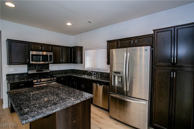 7927 Bartlett Peak Street, Las Vegas, NV 89166