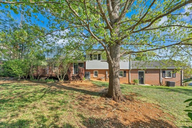 10 Chelsea DR, Roanoke, VA 24019