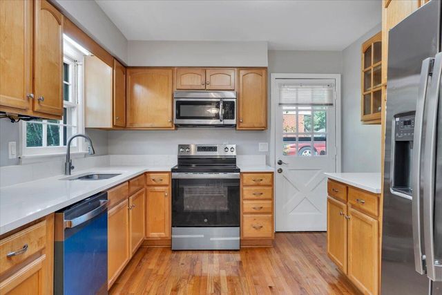 10 Chelsea DR, Roanoke, VA 24019