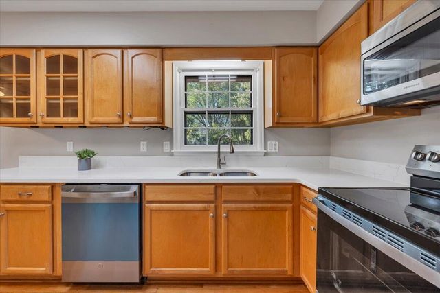 10 Chelsea DR, Roanoke, VA 24019