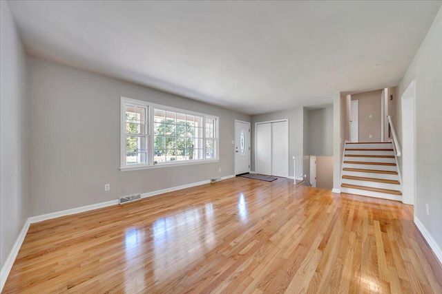 10 Chelsea DR, Roanoke, VA 24019