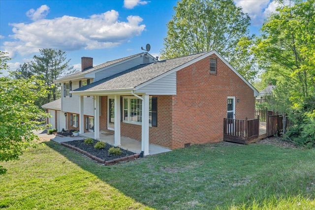 10 Chelsea DR, Roanoke, VA 24019