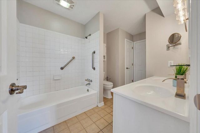 10 Chelsea DR, Roanoke, VA 24019