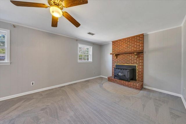 10 Chelsea DR, Roanoke, VA 24019