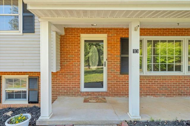 10 Chelsea DR, Roanoke, VA 24019