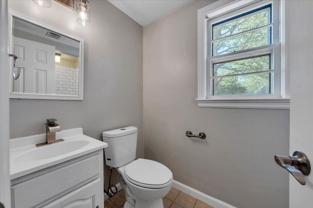 10 Chelsea DR, Roanoke, VA 24019