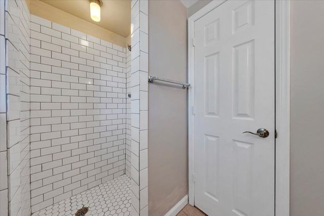 10 Chelsea DR, Roanoke, VA 24019