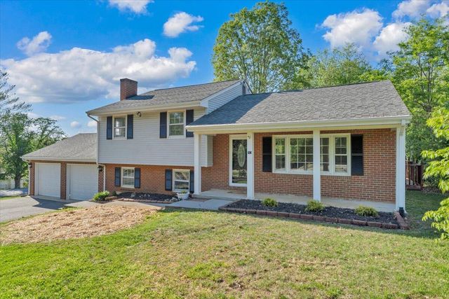 10 Chelsea DR, Roanoke, VA 24019