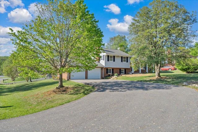 10 Chelsea DR, Roanoke, VA 24019