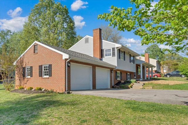 10 Chelsea DR, Roanoke, VA 24019