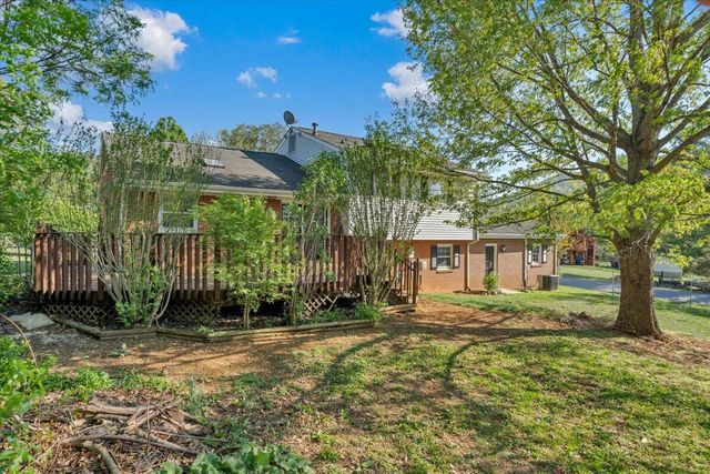 10 Chelsea DR, Roanoke, VA 24019
