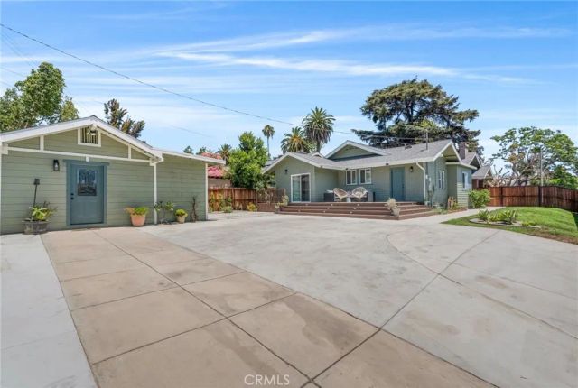 103 N Harvard, Los Angeles, CA 90004