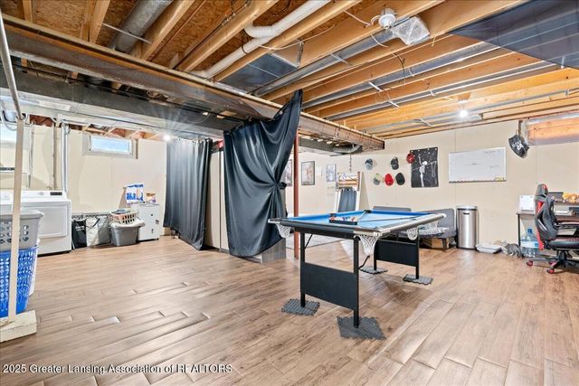 1212 Bennington Drive, Lansing, MI 48917