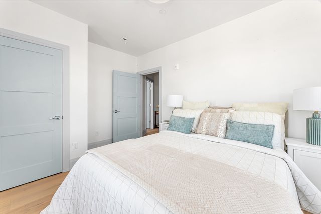 34 Oak Street 302, Boston, MA 02136