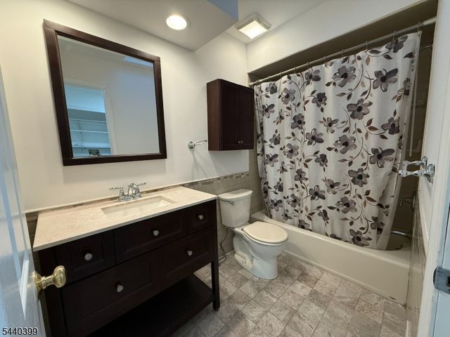1701 Deerfield Dr, Edison Twp., NJ 08820