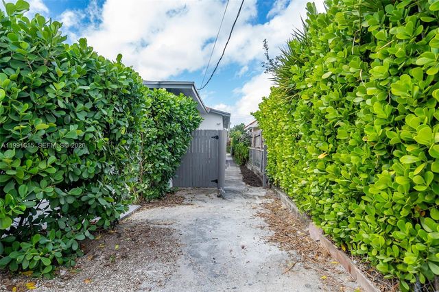 2230 SW 60th Ct, Miami, FL 33155