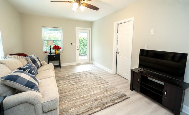 2230 SW 60th Ct, Miami, FL 33155