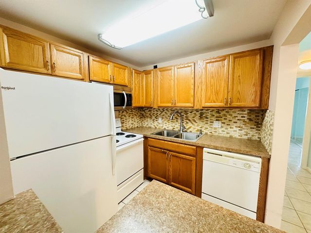 86 Markham E, Deerfield Beach, FL 33442