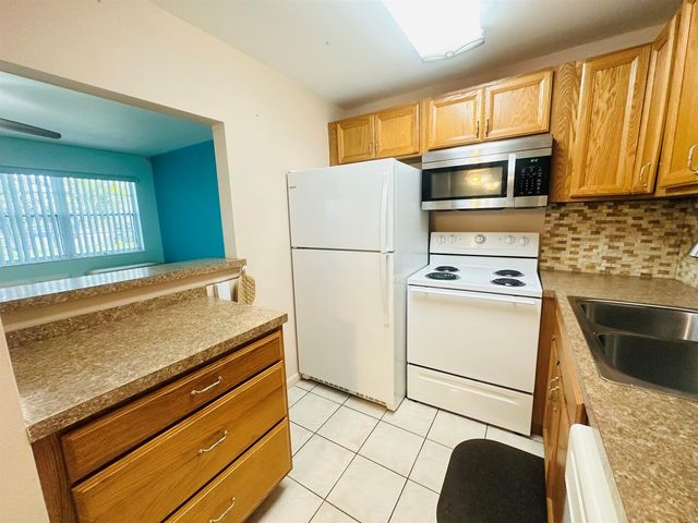 86 Markham E, Deerfield Beach, FL 33442