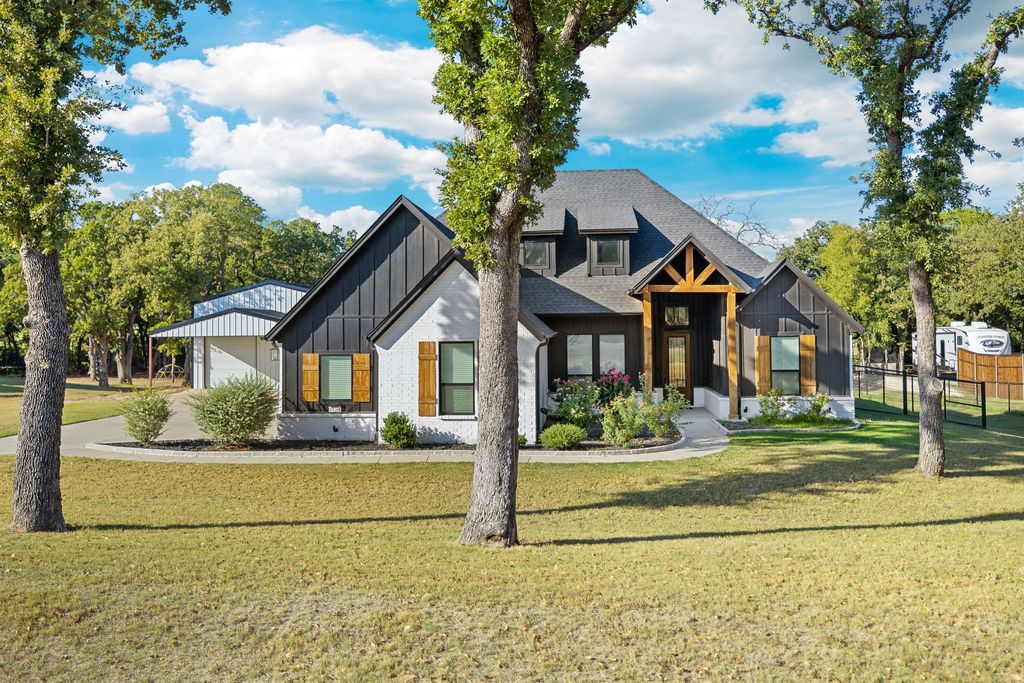 1104 Horizon Trace Drive, Azle, TX 76020